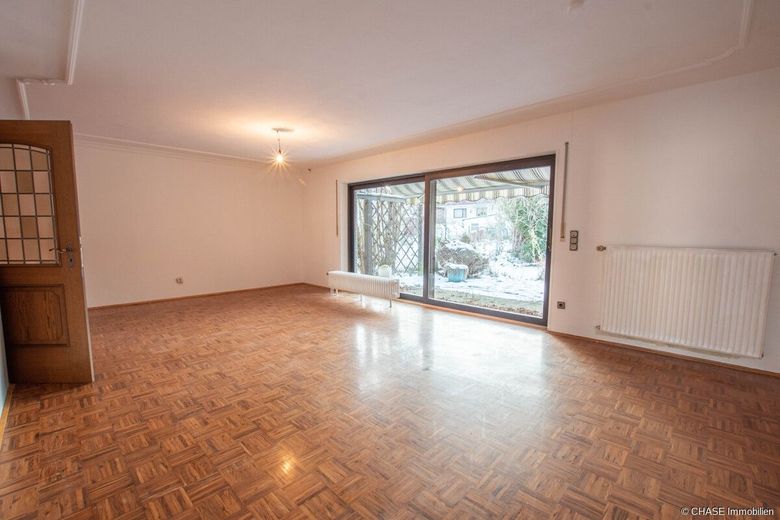 Hochwertiges Architekten-Ein-/Zweifamilienhaus mit Garten und Garagen - TOP-Mieten in Rollshausen! – Wohnzimmer Erdgeschoss