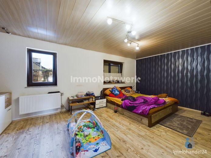 TOP***Zweifamilienhaus mit 4 Garagen im Vorort von Elsdorf***NEU – Schlafzimmer
