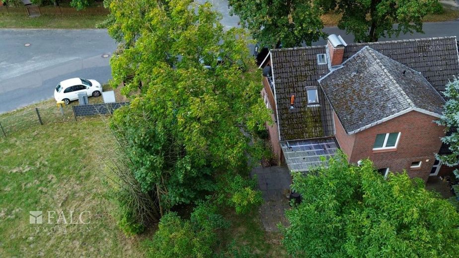 Vermietetes 2-Parteienhaus in schöner Lage – Luftbild Gebäude