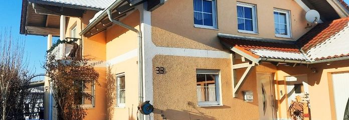gr. Einfamilienhaus mit 4 Garagen