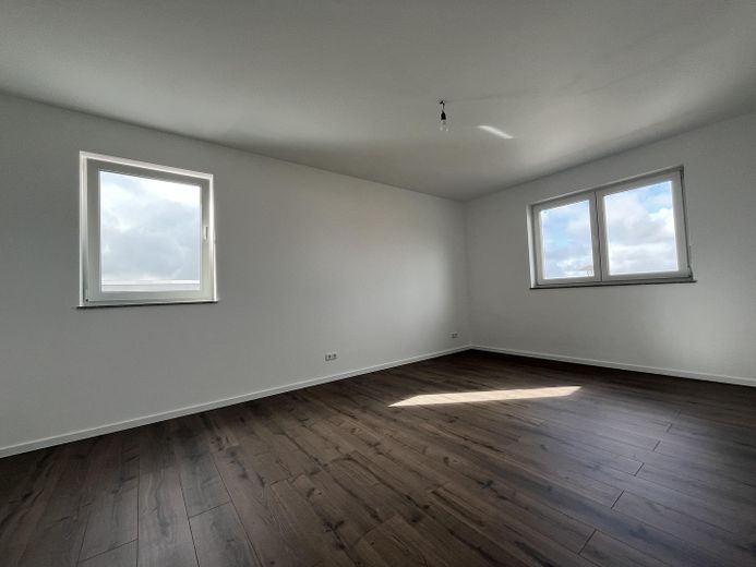 Moderne twee-onder-een-kapwoning met tuin en garage in Bad Münstereifel – Schlafzimmer vorne