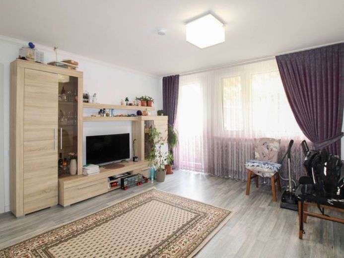 Appartement moderne de 3 pièces avec balcon et place de parking à Deichhorst – rénové et modernisé – Photo 1