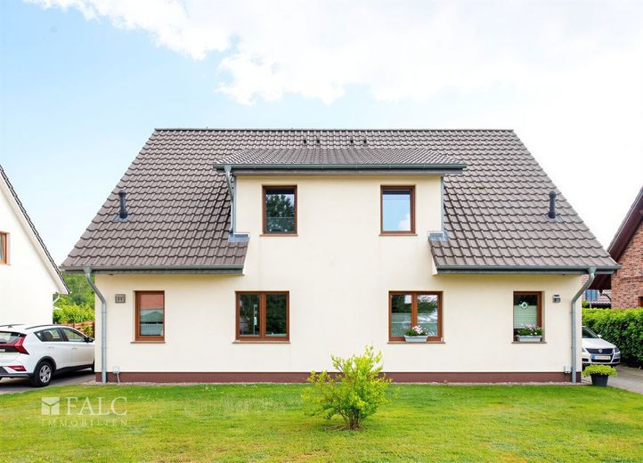+++ Kapitalanlage mit Weitblick: Zweifamilienhaus im Grünen +++ – Außenansicht I