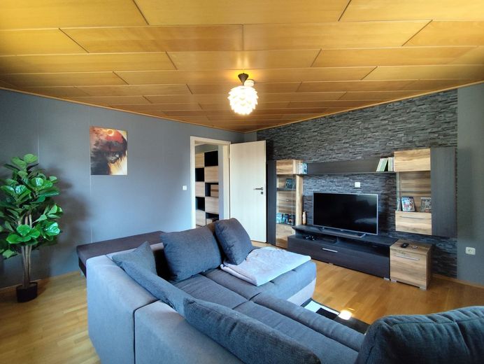 Landleben Deluxe: Großzügiger Dreiseitenhof mit Werkstätten, Maschinenhalle und Gartenparadies in Immenreuth! – Wohnzimmer OG