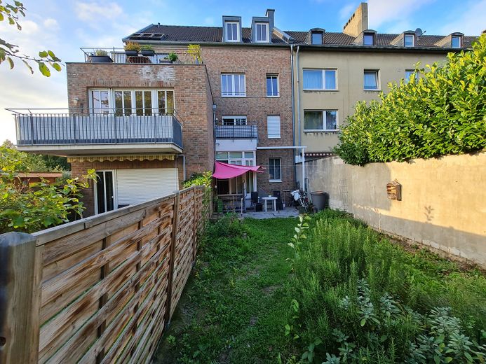 4-Zi-Geschosswohnung, teilmöbeliert mit Dachterrasse – Blick vom Garten
