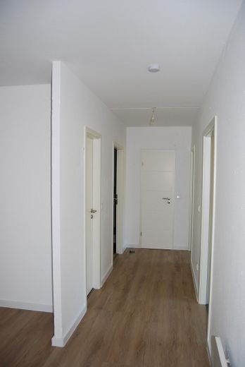 Gemütliche Wohnung (3 ZKBB) im Stadtteil Ko-Karthause inkl. Einbauküche, Balkon und Tiefgarage – Flur