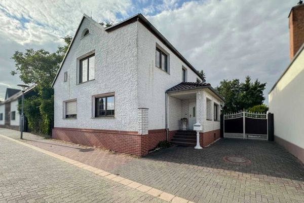 Spaziosa casa residenziale con un giardino da sogno, completamente appartato!