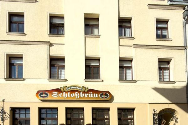 Locale di ristorazione con appartamenti per gli ospiti e ulteriore spazio abitativo in posizione centrale a Crimmitschau