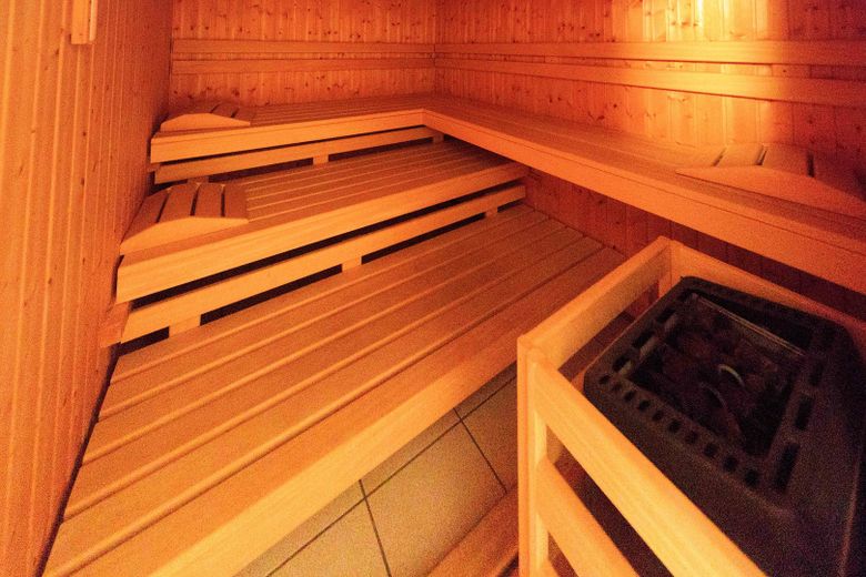 Schicke Maisonette-Wohnung mit Galerie und Loftcharakter | 2 Bäder – Sauna