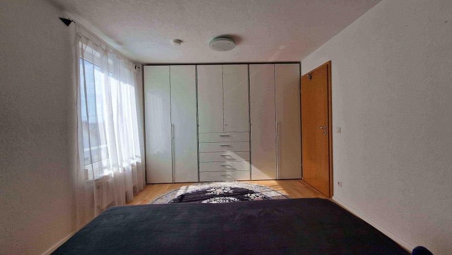 Gepflegte 3 1/2-Zimmer-DG-Wohnung mit gehobener Ausstattung und EBK in Rutesheim - provisionsfrei! – Schlafzimmer