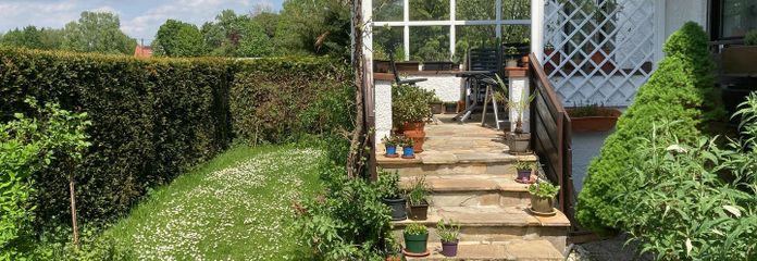 Maison Quadro de 3,5 pièces dans un emplacement parfait ! Salle de loisirs très lumineuse ! – Garten mit Terrasse 