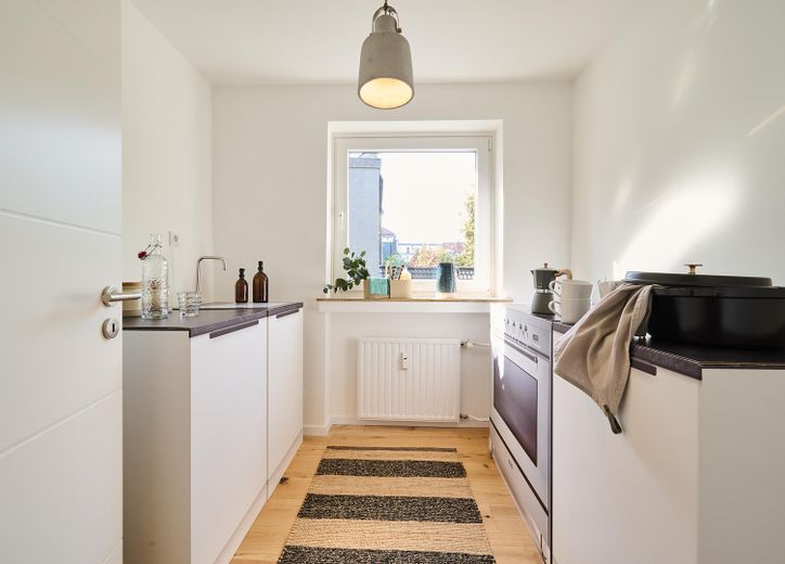 Appartamento modernizzato di recente, 3 locali con balcone – Küche