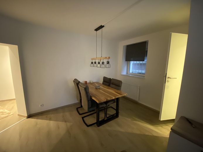 Reformado, amueblado, primera ocupación, entrada propia, céntrico – Essbereich
