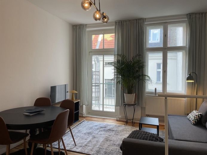 Pankow Florakiez semtinde kiralık, geniş 2 yatak odalı daire ve mutfak – Fotoğraf 1