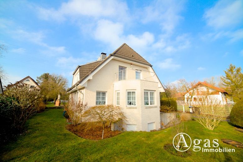 Exklusive Stadtvilla mit privater Wellness-Oase und Außenpool in Alt-Hohenschönhausen – Haus Vorderansicht