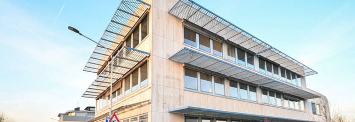 DIETZ! Ofis, muayenehane veya diğer ticari alanlar - Babenhausen’in merkezi konumu! Zemin katta fitness stüdyosu