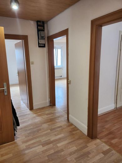 Schöne 4 Zimmer Wohnung mit Einbauküche und Balkon – Foto 15