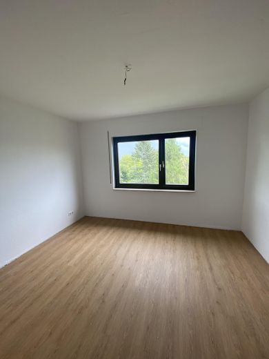 helle Dachgeschosswohnung in ruhiger Lage – Foto 3