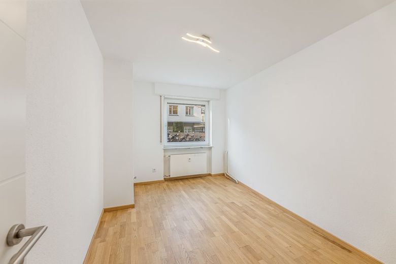 Attraktive Investmentchance: Frisch renoviert, bezugsfrei und  WG-geeignet in exzellenter Lage – Schlafzimmer 2