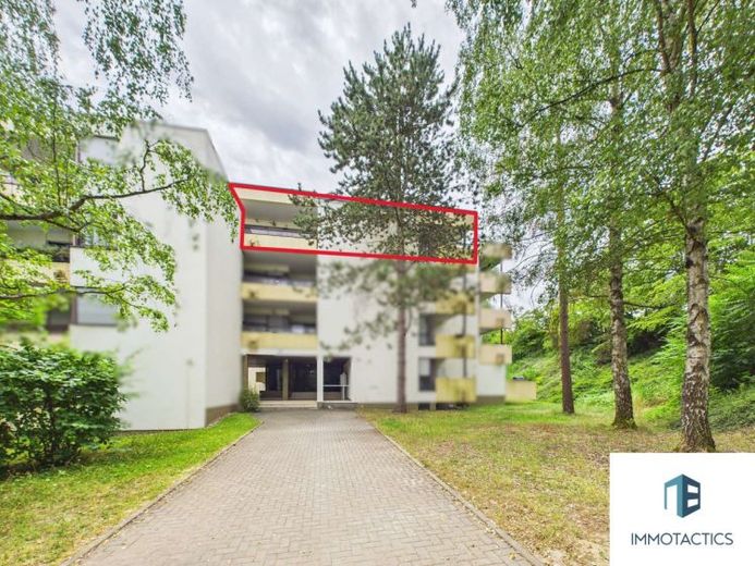 Großzügige 3-Zimmer-Wohnung mit zwei Loggien, Carport, Keller und viel Potenzial in Mainz-Hechtsheim – फोटो 1