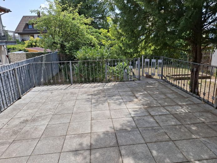 Büyük bir üst hakkı arsası üzerinde tasarım potansiyeline sahip müstakil şehir villası – Terrasse