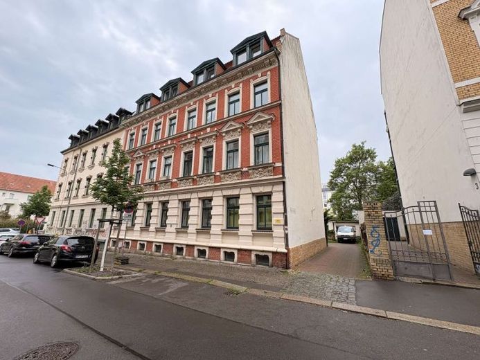 Garez votre véhicule en toute sécurité : place de parking à louer à Altlindenau ! – Photo 1