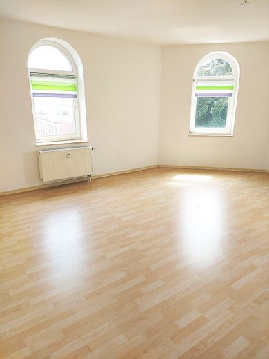 2 Zimmer WE im 3. OG - hell, gut geschnitten Top-Zustand – Wohnzimmer