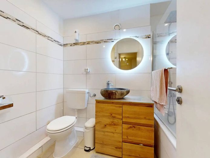 Lichte 2-kamerwoning met BALKON, EBK en ligbad in Ottobrunn – Bad