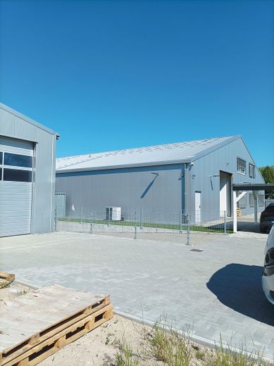 Blick auf große Halle