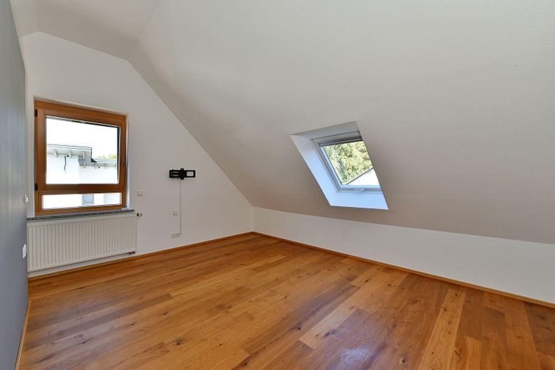 Ampiezza su due livelli – esclusiva maisonette con terrazza sul tetto e vista panoramica – Foto 14