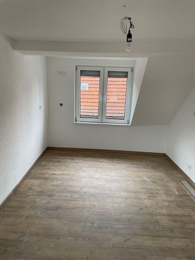 Attraktive 2,5-Zimmer-Dachgeschosswohnung in Walldürn – Küche/Wohnzimmer