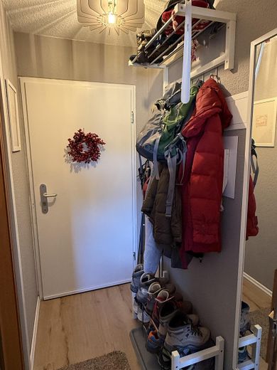 Appartment mit traumhafter Aussicht  im Sternedorf Baiersbronn – Eingangsflur mit Garderobe