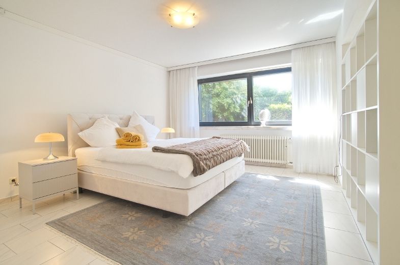 Appartamento confortevole per soggiorni di lavoro, parcheggio direttamente in strada, zona residenziale tranquilla e ottima – 929c6dda9691a6dff6a678d238b5baf4a41f6d1c.jpg