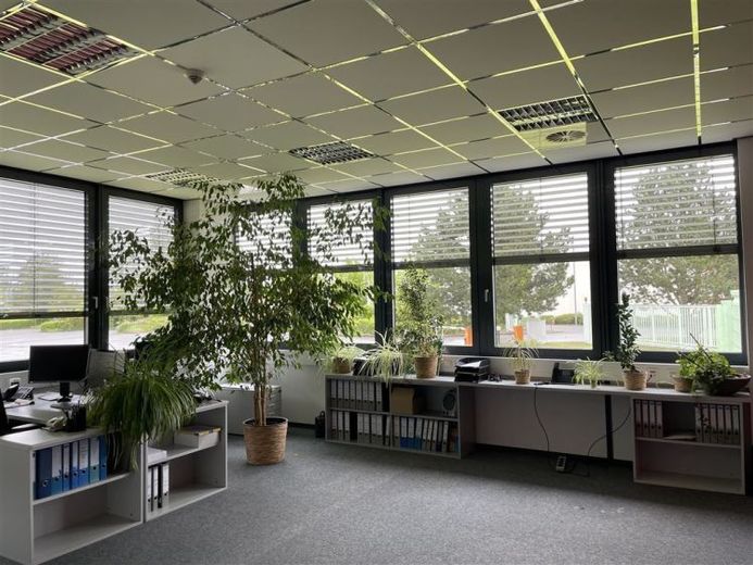 RÖD ** Oficina moderna de primera ** a partir de otoño de 2026 ** aprox. 750 m² – Photo 1