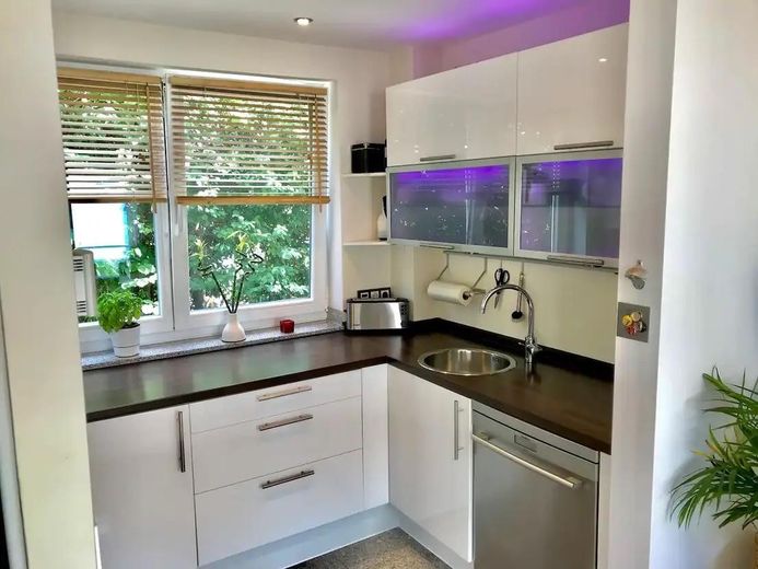 Piso split-level de alta calidad con carácter de casa en una ubicación privilegiada de Junkersdorf – Küche OG