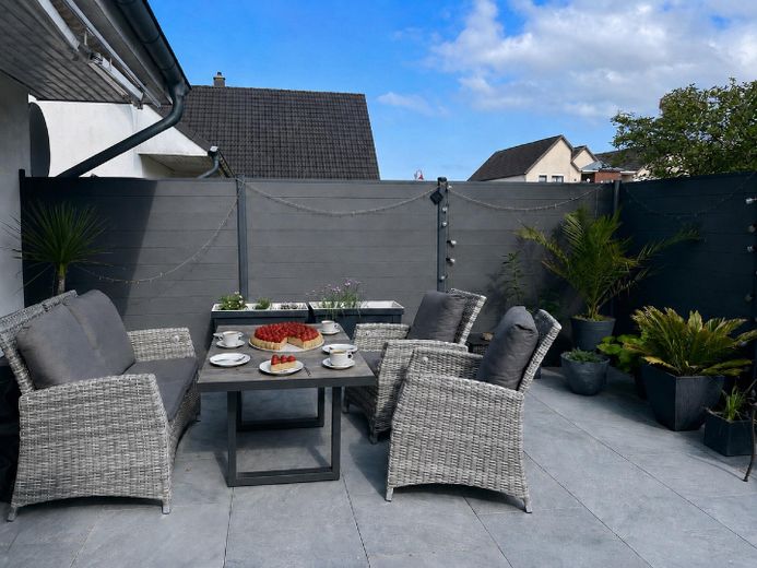 Modernisiertes Einfamilienhaus mit PV-Anlage, neuer Heizung und Traumterrasse – Terrasse