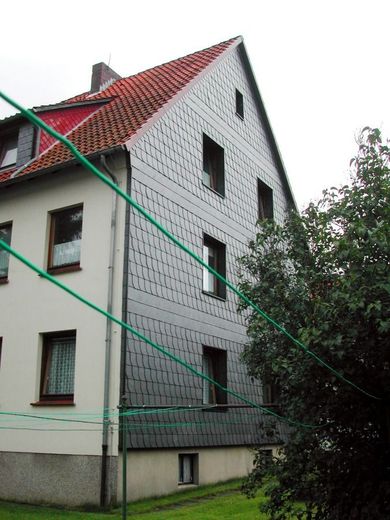 Vermietetes 6-Familienwohnhaus mit Garagen in ruhiger Wohnlage - Delligsen – Heise Immobilien - www.immobilien-heise.de