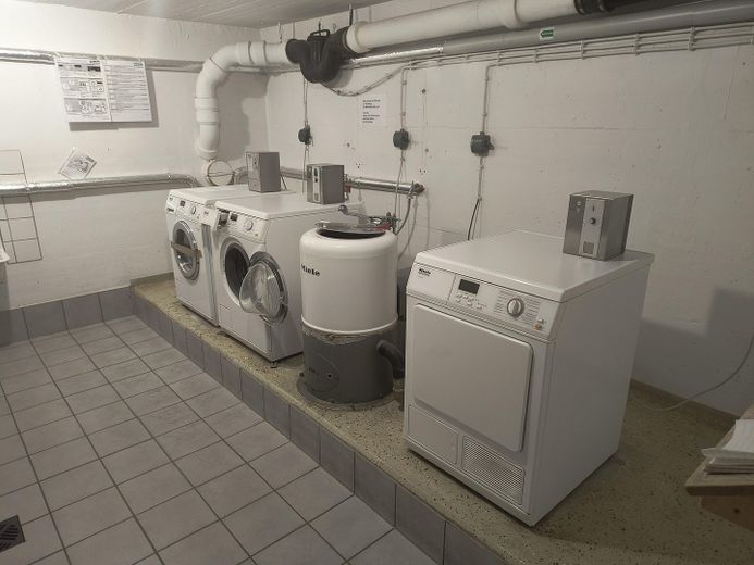2 ZKB Wohnung - Stadtrandlage – Waschraum im Keller