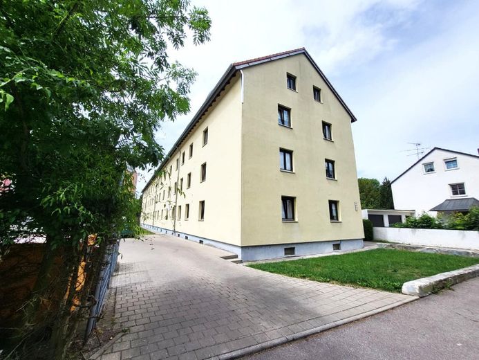 Renovierte 2-Zimmer-Wohnung in Augsburg-Lechhausen – Hausseitenansicht-Nord
