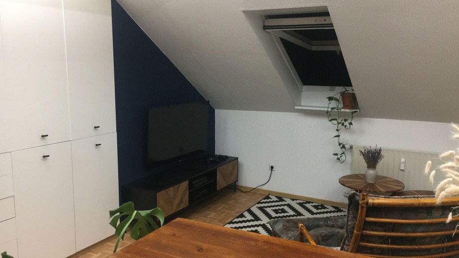 Mieszkanie dwupoziomowe 85 m² w pobliżu kampusu, bezpośrednio przy Ringgleis + 55 m² zaadaptowanej powierzchni użytkowej na poddaszu – Wohnen im DG forts 2.