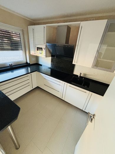 Stilvolles Reiheneckhaus mit Garage Stellplatz und ausgebautem Dachbereich mit Badezimmer – Foto 9