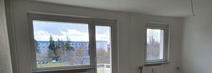Moderne Familienwohnung mit offener Wohnküche und Balkon