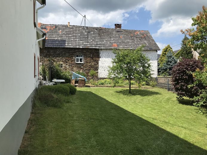 seitlicher Garten