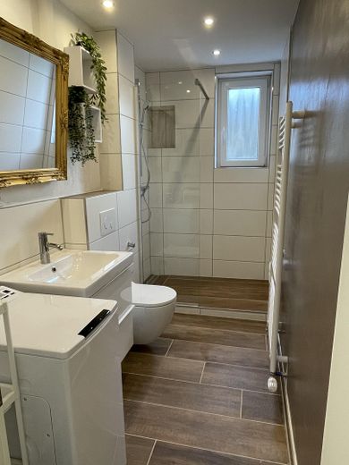 Appartement ancien rénové vacant avec balcon près de l’Eilenriede – Photo 5
