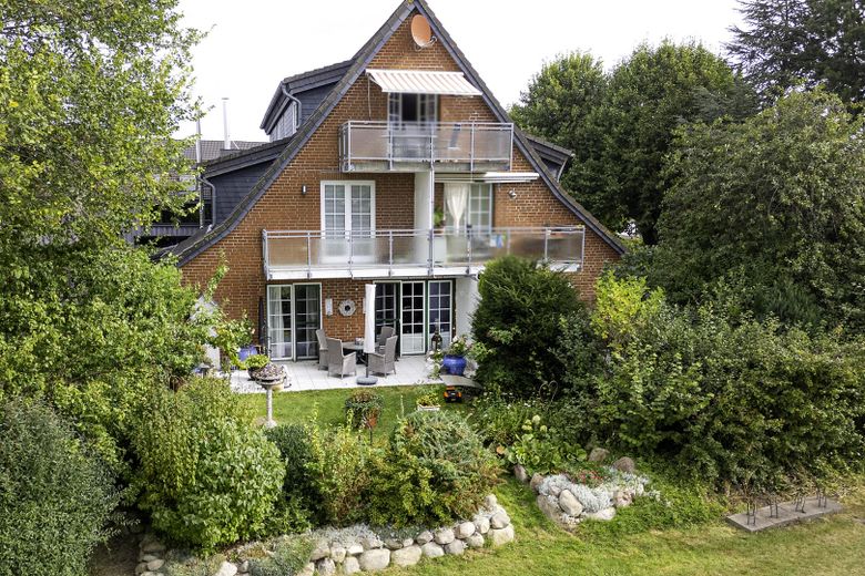 Haus/ Terrasse/ Garten