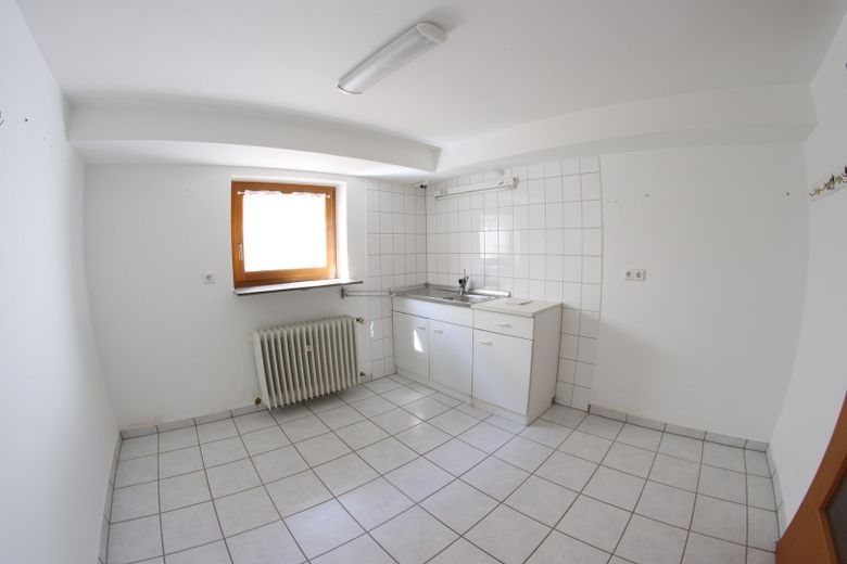 Idealny na czas emerytury: parterowy, wolnostojący dom jednorodzinny o powierzchni 100+90m² na działce o powierzchni 387 m² (kupno) – KG: Waschküche