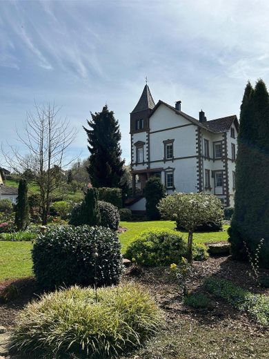 Haus mit Seitenansicht Park