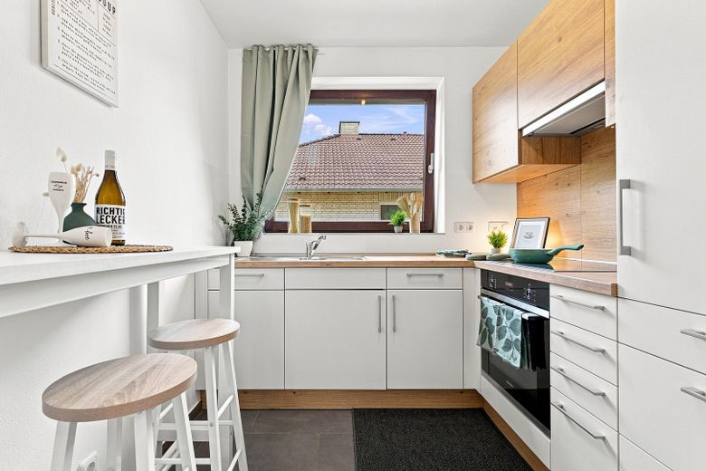 Emménagez immédiatement et sentez-vous chez vous – appartement de deux pièces avec cuisine et salle de bains, fraîchement rénové, à 26123 Oldenburg-Donnerschwee – Einbauküche