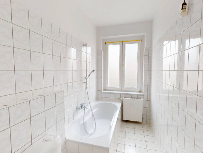 **LIVE RENT-FREE FOR 3 MONTHS** A place to feel at home: Bright 3-room apartment with a bathroom featuring natural light – Ansicht I: Bad