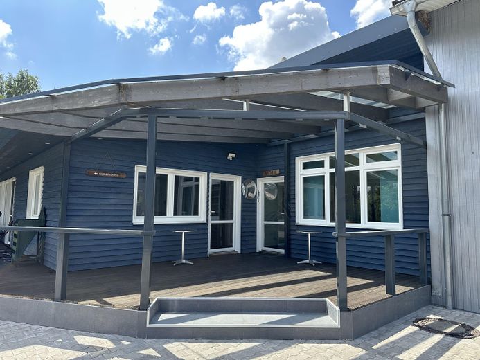 Immobile commerciale 2 capannoni 300 + 450 m² casa unifamiliare 188 m² – Haus-und Büroeingang